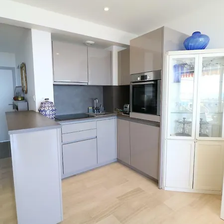 2 Bedroom With Pool. Amazing View. Mirandole. Vallauris