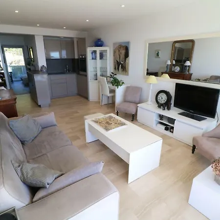 2 Bedroom With Pool. Amazing View. Mirandole. Apartment *