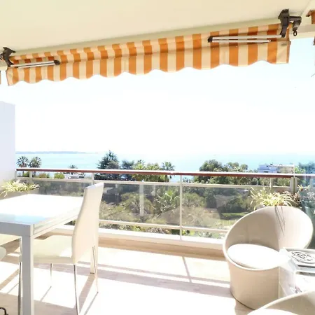 Apartment 2 Bedroom With Pool. Amazing View. Mirandole.